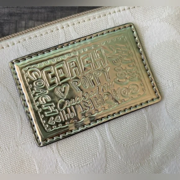 Coach Poppy “Made for Me” Wristlet – Gold Glitter - Picture 3 of 9